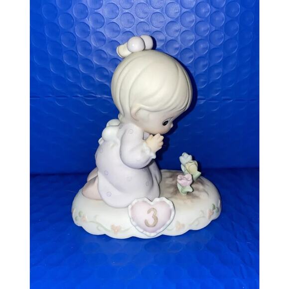 Precious Moments #136220 “Growing In Grace” Girl praying flowers Age 3 1994 - Picture 6 of 10